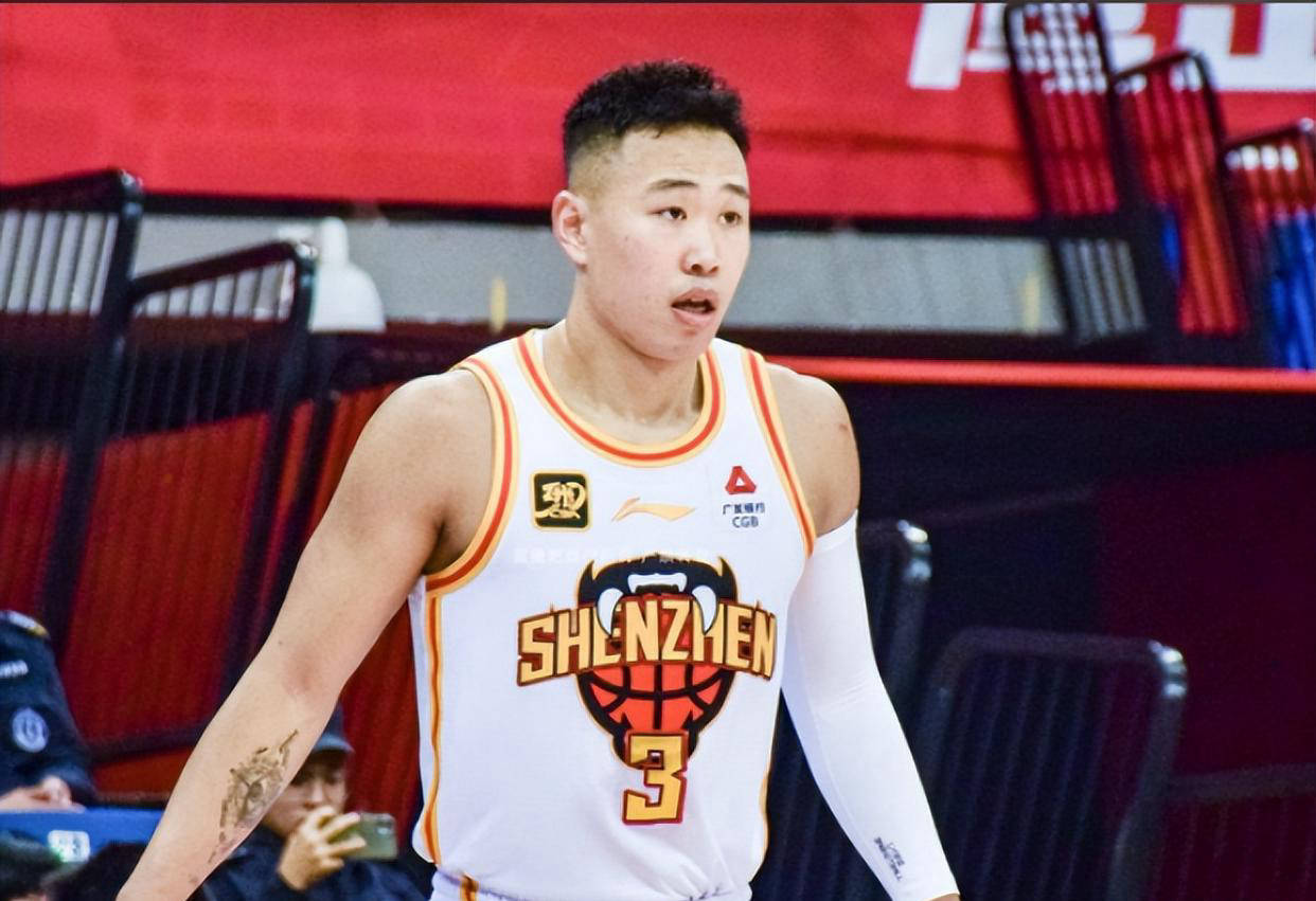 转折点深圳男篮防线松动，CBA季后赛今晨攻防权衡，质疑声仍在，轮换策略成焦点的简单介绍